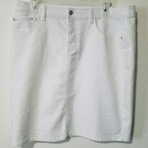 4/15$ White denim skirt